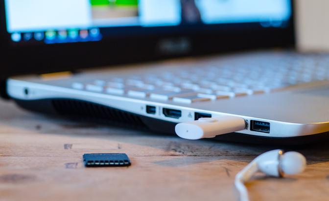 Boot from hardware USB devices in Virtual Machines